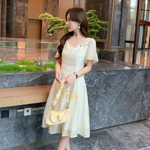 奢姿大码女装2025夏季减龄亮片饰品设计时尚裙子胖妹妹方领连衣裙9952853383 商品图1