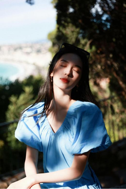 周也同款❗️ 夏日清新感被这件连衣裙狠狠拿捏【明星同款南法假日心型领收腰显瘦气质连衣裙ACTT5719】美呆了💕 商品图0