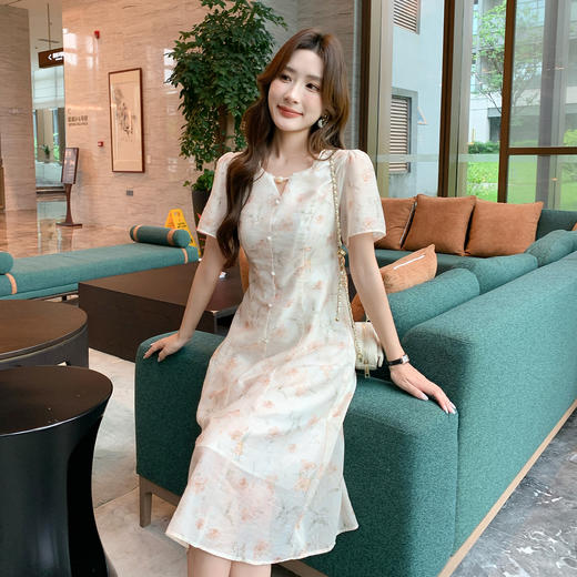 奢姿大码女装2025夏季减龄镂空设计圆领连衣裙胖妹妹时尚碎花裙子9952822232 商品图2