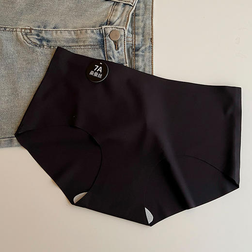 无痕桑蚕丝 【轻奢法式风✨】7A级桑蚕丝冰丝内裤，无痕贴合不闷热💨，速干舒适少女感满满💕！ 商品图5