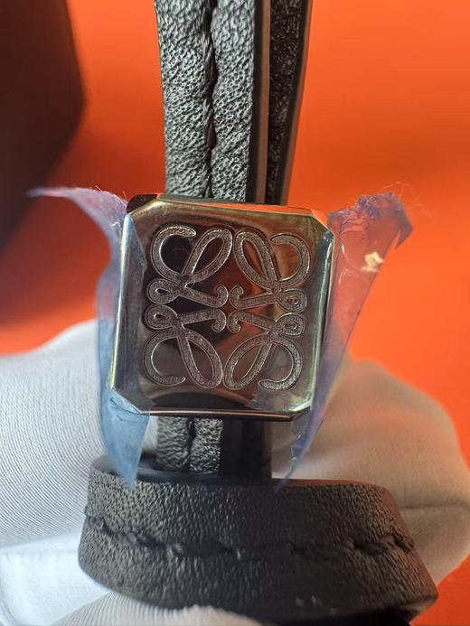 LOEWE罗意威 Hammock Hobo 浮雕字谜拉链开合 牛皮革 Hobo包手提单肩包 迷你 女款 黑色 商品图7