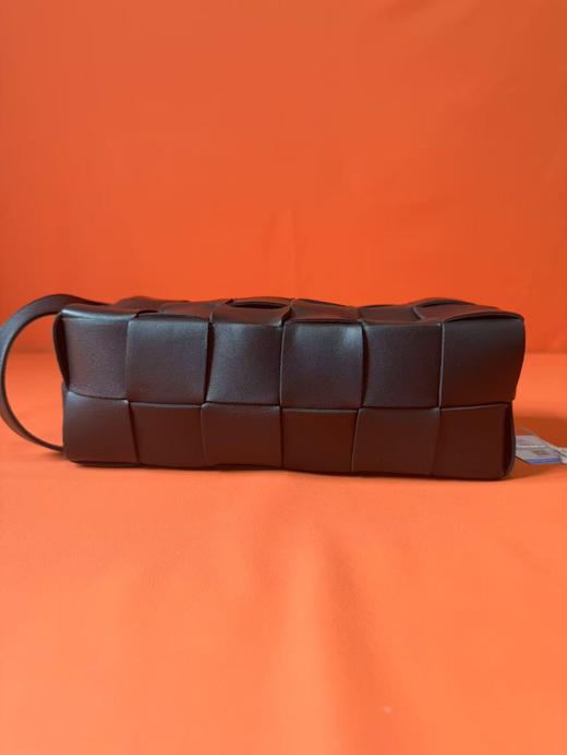 Bottega Veneta葆蝶家 Brick Cassette 18格金色饰面Intreccio编织拉链 皮革 华夫包 腋下包手提单肩包 中号 女款 黑色 商品图5