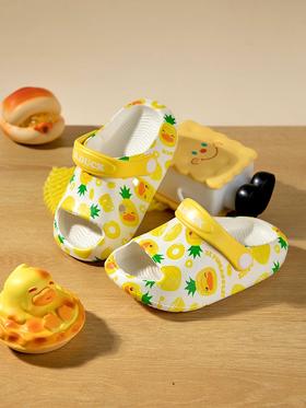 可爱的小朋友穿可爱小拖鞋…..双倍可爱‼️