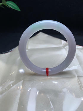 620409，55圆条手镯，底妆清新干净，润润的，一截飘绿