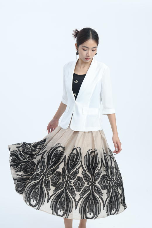 伯妮斯茵 | 复古优雅 定位提花大摆半裙 透视雪纺面料 显瘦遮肉 气质宴会款  SZ2B01-如梦令 商品图3