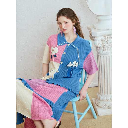 两三事 焙樱绒络 2025夏季新款复古拼色绣花针织开衫女宽松 商品图2