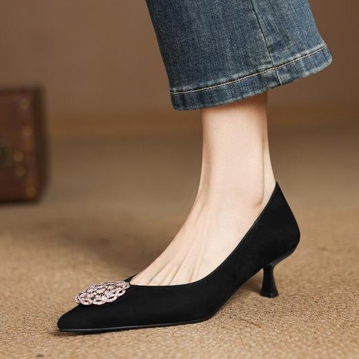 【预售5天】法式黑色低跟鞋女细跟工作鞋职业新款通勤绒面尖头单鞋SP&X1519 商品图4