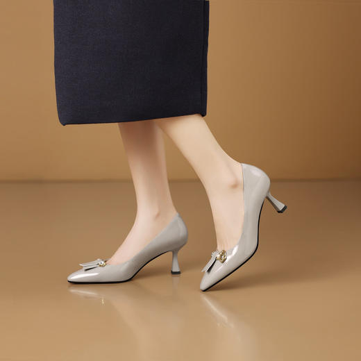 【预售5天】亮漆真皮尖头浅口优雅高跟单鞋女细跟春夏季时尚百搭气质时装女鞋HY&H3609 商品图2
