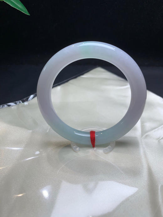 620408，53.2带绿底圆条，底妆细腻干净，局部有绿底色 商品图0