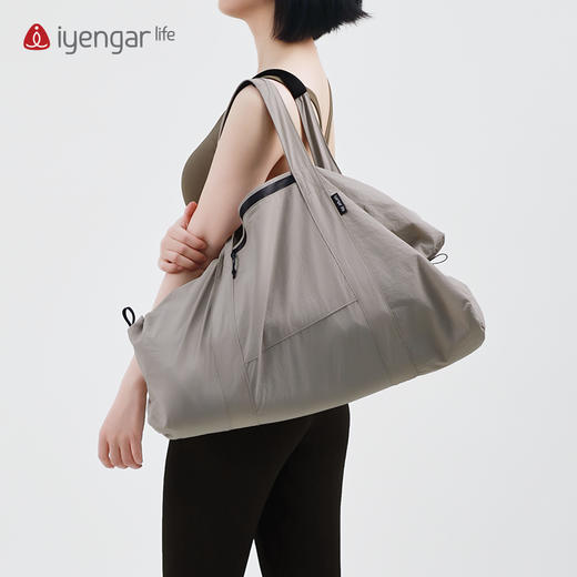 艾扬格 life F1106轻便辅具包 超轻面料 防泼水 尼龙材质 可固定在行李箱 商品图6