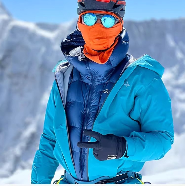 Voir La Montagne见山 防暴雨腋下大拉链东丽高透膜男女款D4硬壳冲锋衣