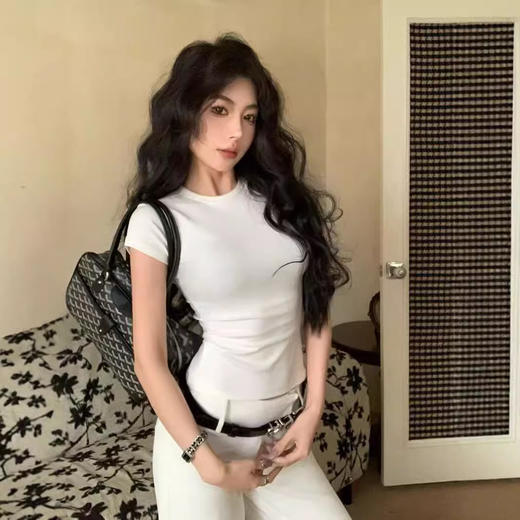 【19.9抢❗爆款正肩修身T恤】穿出小蛮腰，百搭版型上身显瘦，吸湿透气不闷热，夏季正肩t恤白色短袖女修身辣妹短款打底衫新款圆领外穿QQ 商品图0