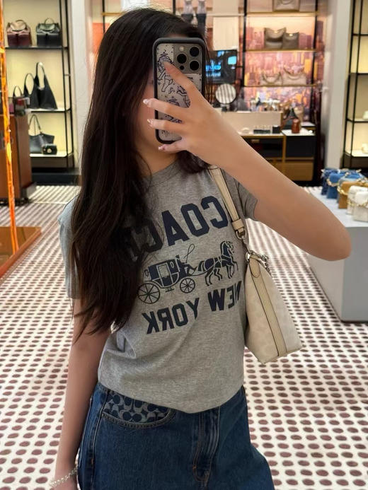原单正品 Coach 2025新品女款体恤
马车系列真的太经典了！
尺码 S M L 商品图0
