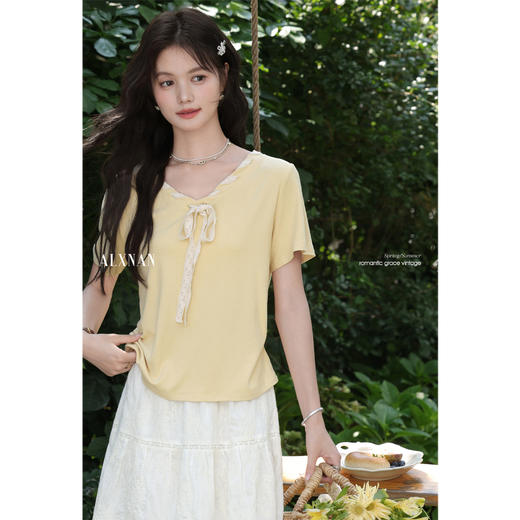 鹿向南「流萤织夏」设计感黄色V领短袖正肩T恤独特上衣女夏季新款 商品图1