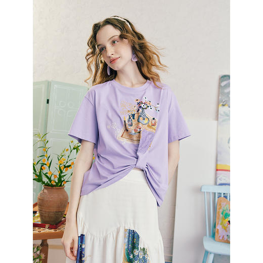 两三事 蔓雾垂瓣 2025夏季新款小清新印花刺绣扭结下摆短袖t恤女 商品图1