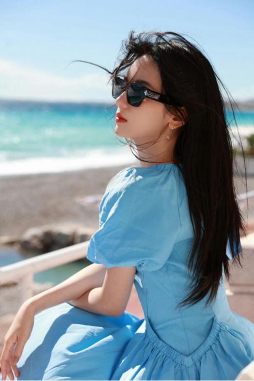 周也同款❗️ 夏日清新感被这件连衣裙狠狠拿捏【明星同款南法假日心型领收腰显瘦气质连衣裙ACTT5719】美呆了💕 商品图1