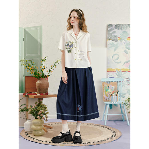 两三事 锦步生花 2025夏季新款森女风绣花阔腿七分裤女宽松休闲裤 商品图1