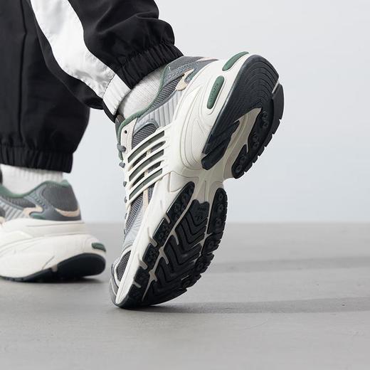 adidas阿迪达斯 男女同款休闲鞋 IE3912 商品图3