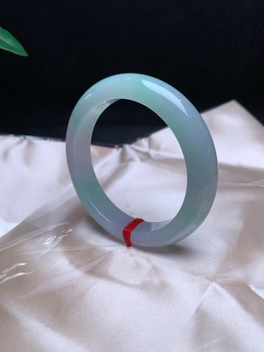 620411，55带绿手镯。底妆干净 大半圈带清新绿 商品图3