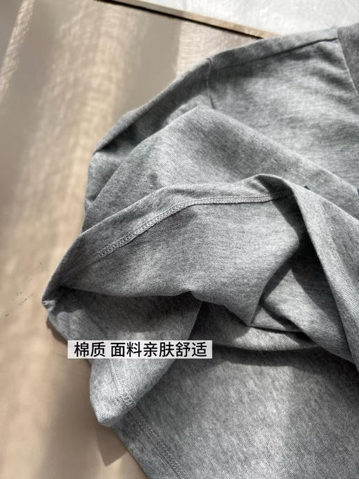 原单正品 Coach 2025新品女款体恤
马车系列真的太经典了！
尺码 S M L 商品图6