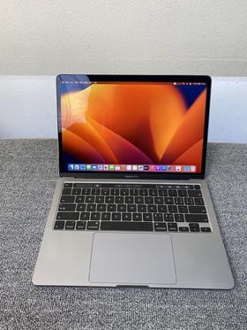编号VDML7H-2020款MacBook Pro 13寸，9.5新，底壳有贴纸印，可送好看的贴纸或保护壳，配置：十代-i5-四核-2.0GHz/16G内存/512G固盘/2.5K超高清视网膜显示屏/