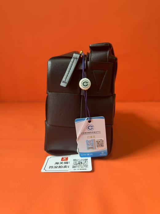 Bottega Veneta葆蝶家 Brick Cassette 18格金色饰面Intreccio编织拉链 皮革 华夫包 腋下包手提单肩包 中号 女款 黑色 商品图4