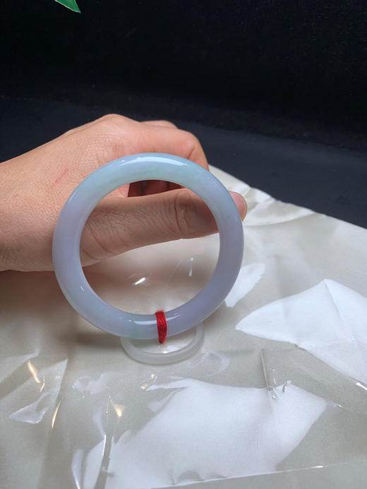 620408，53.2带绿底圆条，底妆细腻干净，局部有绿底色 商品图5