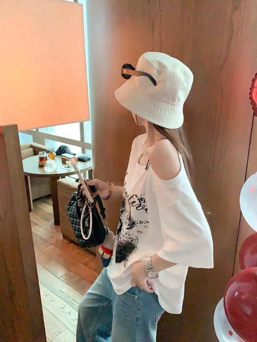 <曾小咸推荐>水墨画蝴蝶设计印花斜领短袖T恤 商品图9