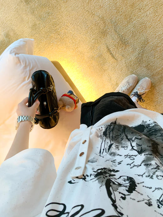 <曾小咸推荐>水墨画蝴蝶设计印花斜领短袖T恤 商品图6