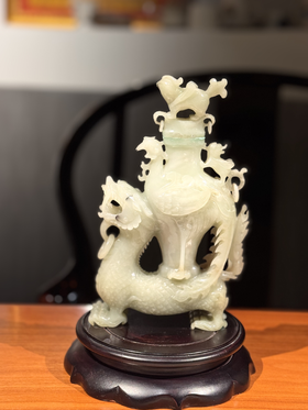 玉雕龙凤天鸡尊