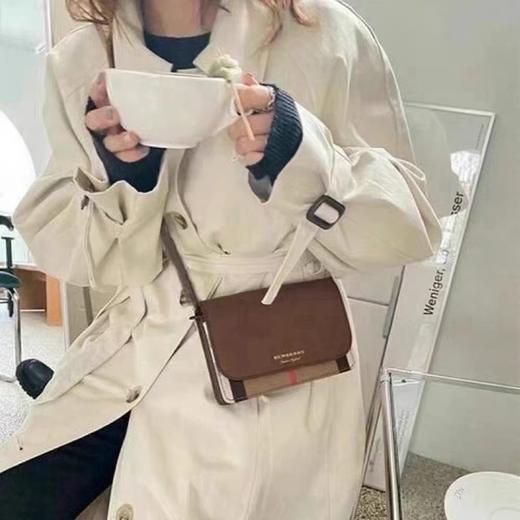 巴宝莉 经典格纹斜挎包 标准woc包型（MM） 商品图3