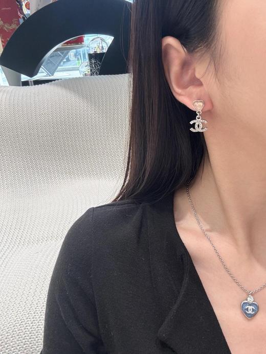 香奈儿 25P最新系列 小蓝/小粉爱心吊c耳钉（XTY） 商品图9