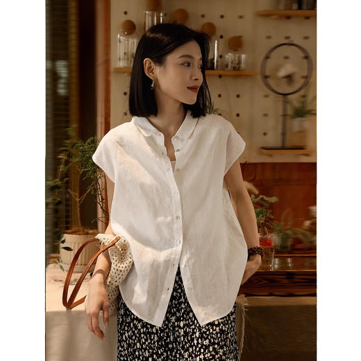 【可以两穿的小衬衫！】卷卷紫翻翻乐减龄无袖小上衣 领口设计前后两面可穿 简洁的娃娃领+小翻领单排扣 既简单清爽且精致 商品图4