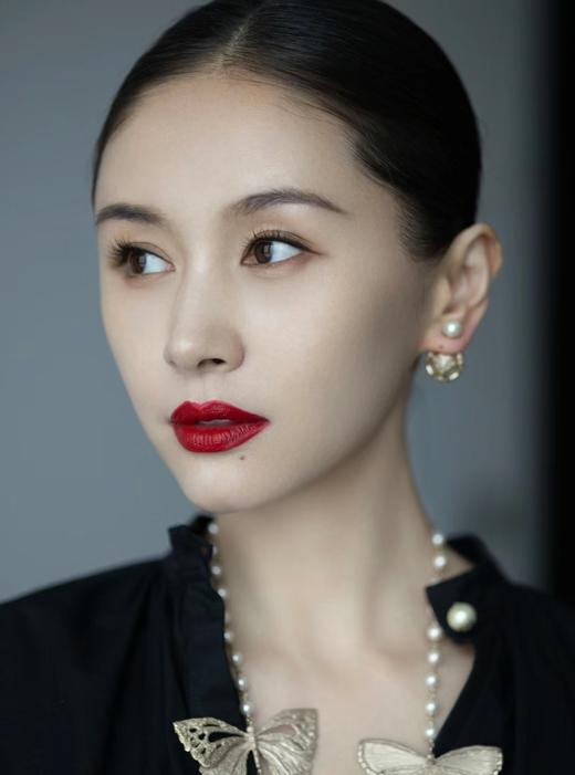 迪奥  新款藤格纹镂空珍珠耳钉 （XTY） 商品图7