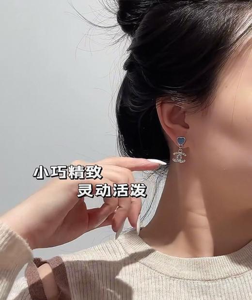香奈儿 25P最新系列 小蓝/小粉爱心吊c耳钉（XTY） 商品图8
