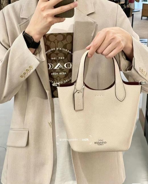 蔻驰   四月新品系列小水桶 手提包 腋下包 单肩包 （SS） 商品图10