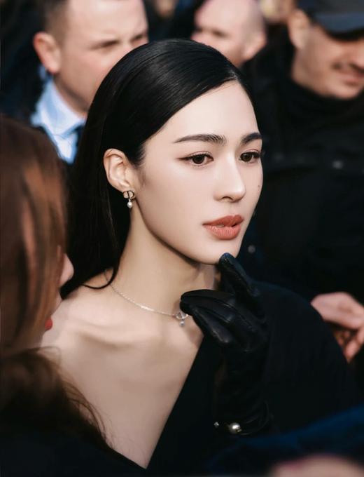 DIOR迪奥 字母CD标识设计 树脂 耳环 （XTY） 商品图4