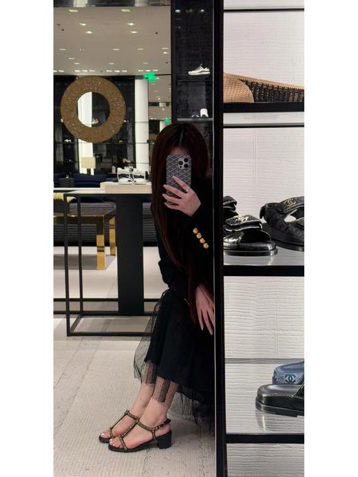 香奈儿秀款双C爱心扣金属链条凉鞋（DBG） 商品图4