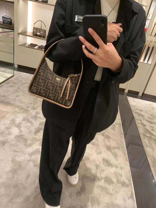 芬迪   迷你hobo包，经典老花可手提可做腋下包 （MM） 商品图5