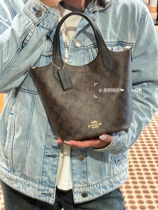 蔻驰   四月新品系列小水桶 手提包 腋下包 单肩包 （SS） 商品图11