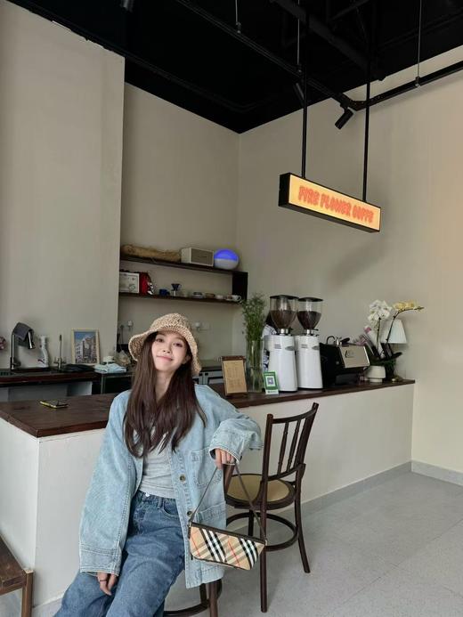 巴宝莉 经典之作系列，以鲜明品牌风格诠释衣橱必备款式小饭盒包(MM) 商品图11