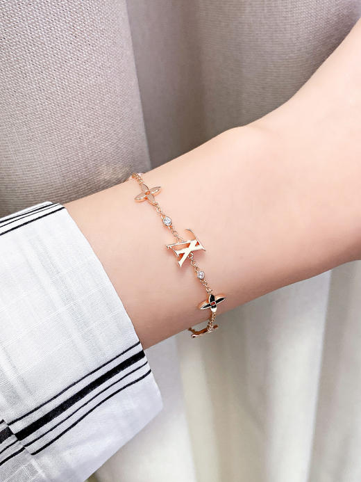 驴家  镀18K玫瑰金 7个经典小花图案拼接而成  手链（XTY） 商品图0