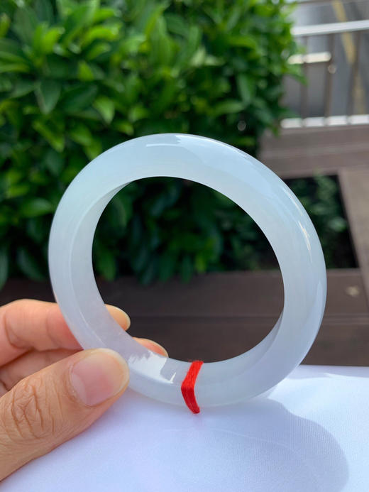 620414，57圈口，冰晴正圈平安镯，淡晴底色，种老水足，冰润有光感 商品图1