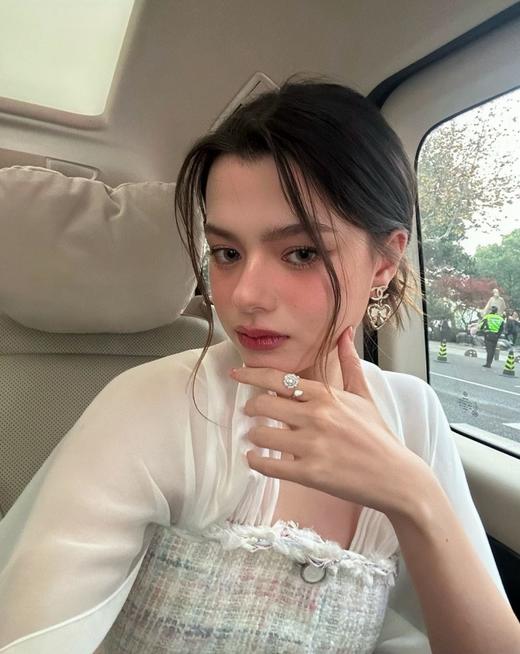 香奈儿双c吊白结爱心耳钉（XTY） 商品图11