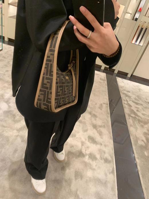 芬迪   迷你hobo包，经典老花可手提可做腋下包 （MM） 商品图3