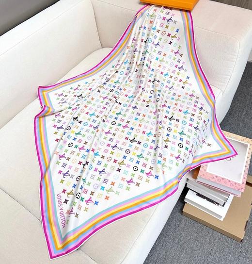 驴家 2025 新款白三彩 x 村上隆系列丝巾LV x TM Monogram Multicolor 方巾 特别难买的款式柜子（ZT*DSX） 商品图7
