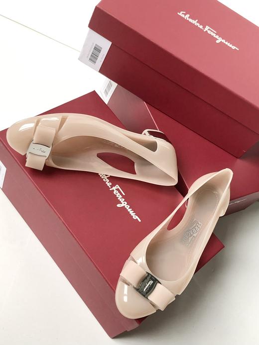 FERRAGAMO菲拉格慕 Vara 皮革 蝴蝶结 粗跟 玛丽珍鞋 （SS） 商品图6