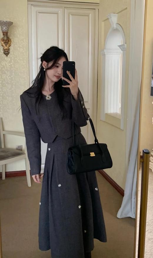 缪缪 2024 秋冬系列全新登场！新款方形锁扣翻盖包（LZ) 商品图11