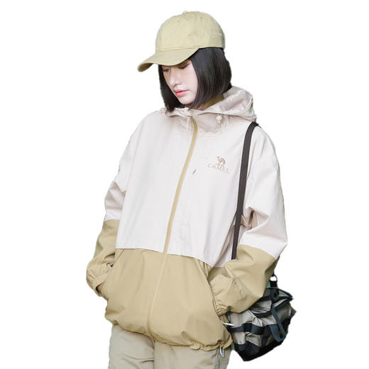 骆驼 女单层冲锋衣 A23CATG013 商品图1