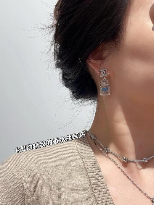 香奈儿 双c吊蓝心香水瓶耳钉（XTY） 商品图9